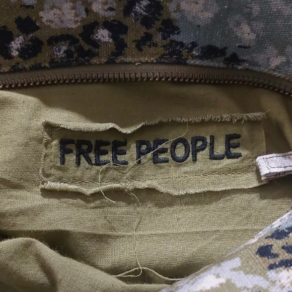 XL Free People Green Camouflage Bag - Picture 3 of 4